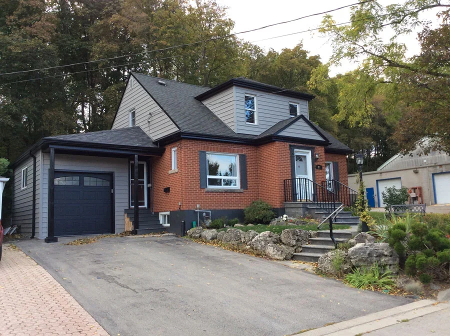 Vinyl siding replacement in Erin Mills