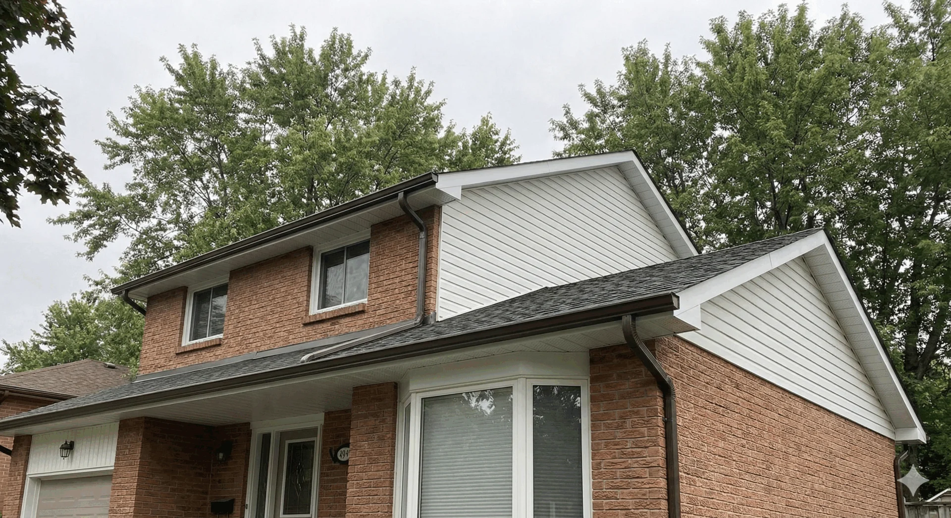 New aluminum eavestrough installation on a Burlington Ontario home with upgraded fascia and soffit.
