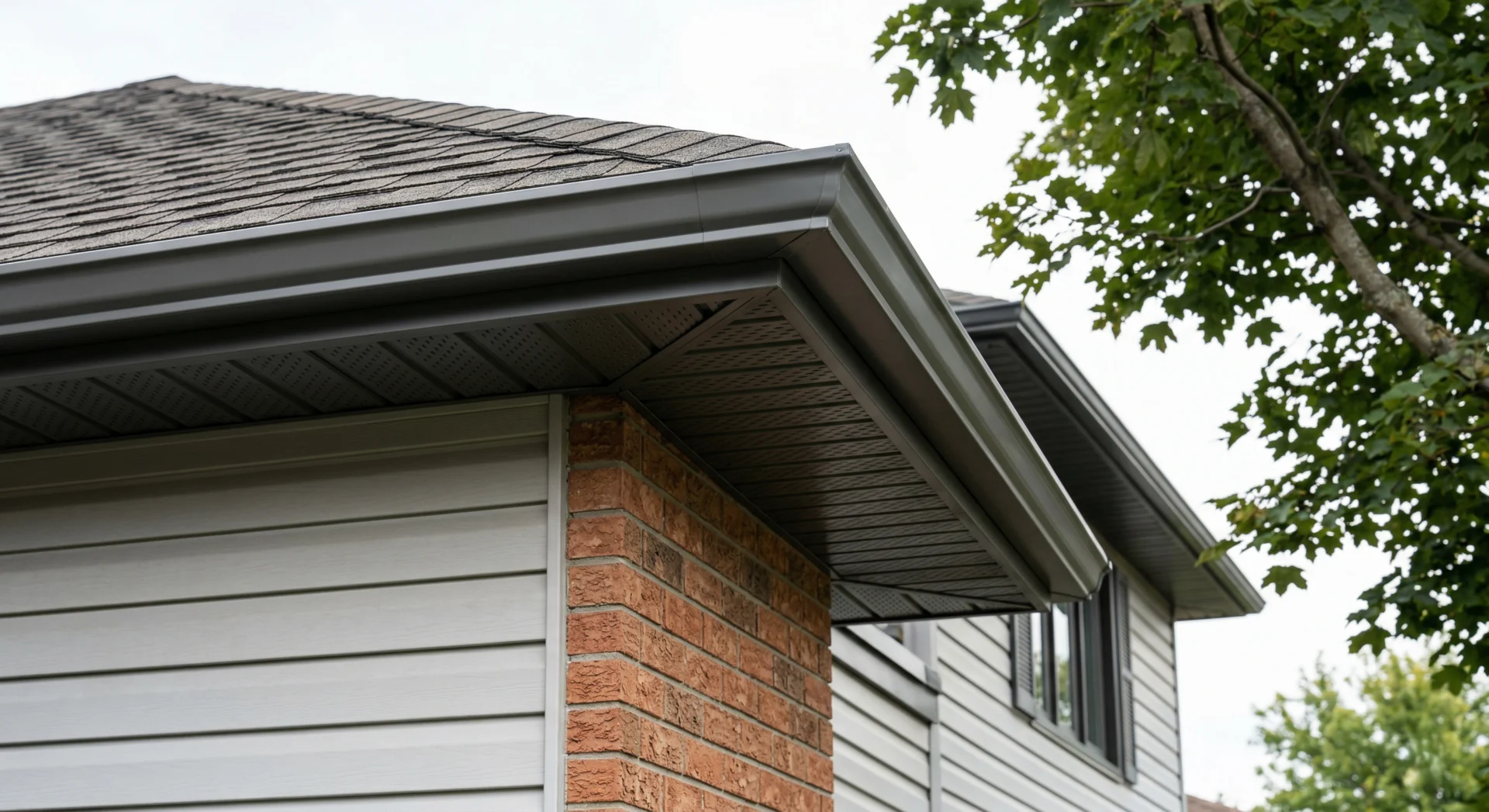 Aluminum eavestroughs with fascia and soffit on a Hamilton home